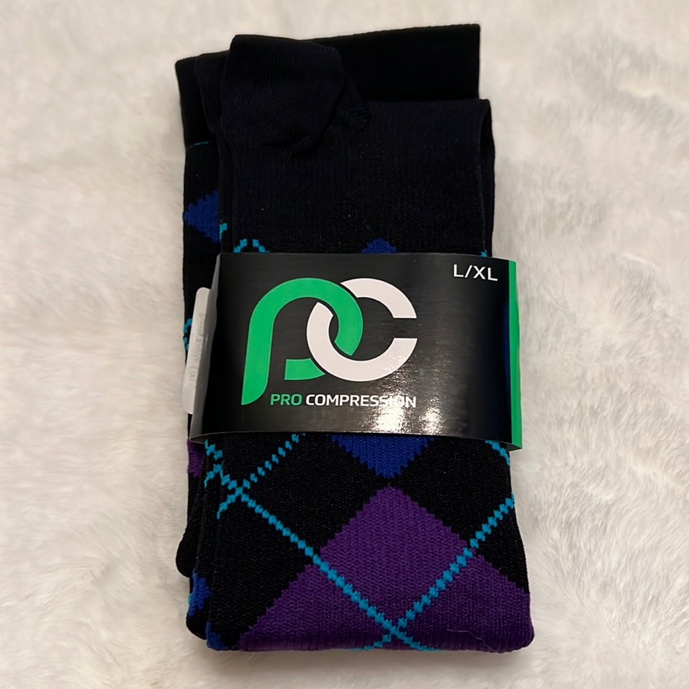 Pro compression marathon purple argyle socks